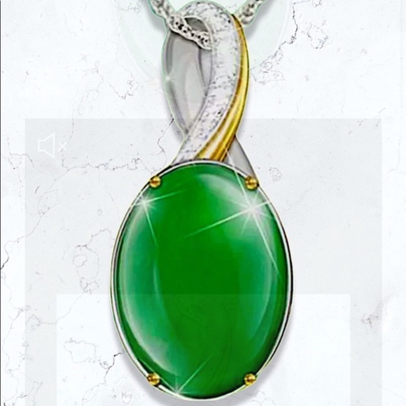 STERLING SILVER EMERALD GREEN PENDANT NECKLACE - Picture 2 of 3